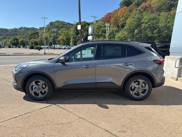 Photo of 2025 Carbonized Gray Metallic Ford Escape