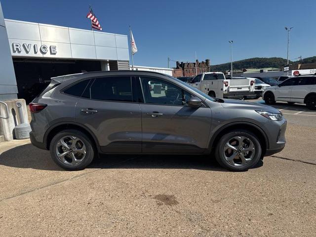 Photo of 2025 Carbonized Gray Metallic Ford Escape