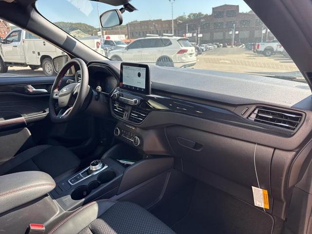 Photo of 2025 Carbonized Gray Metallic Ford Escape