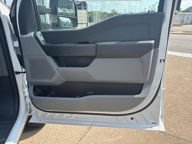 Photo of 2026 Oxford White Ford F-350