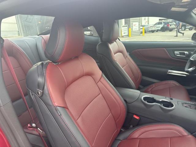 Photo of 2025 Molten Magenta Metallic Tri-coat Ford Mustang