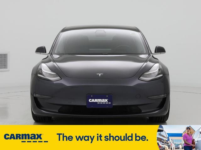 Photo of 2018 Gray Tesla Model 3