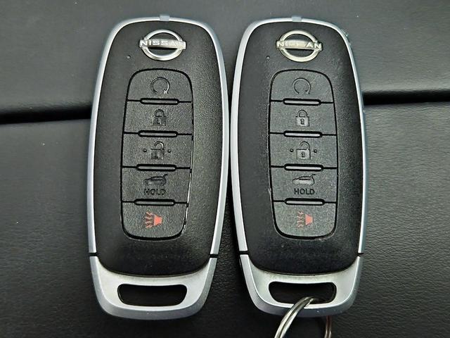 Photo of 2023 Gold Nissan Rogue