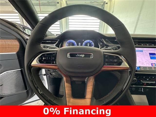 Photo of 2025 White Jeep Grand Cherokee L