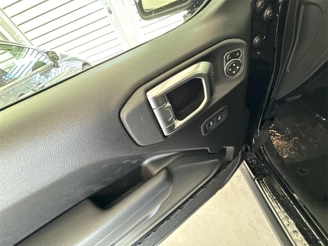 Photo of 2025 Black Clearcoat Jeep Wrangler