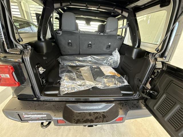 Photo of 2025 Black Clearcoat Jeep Wrangler