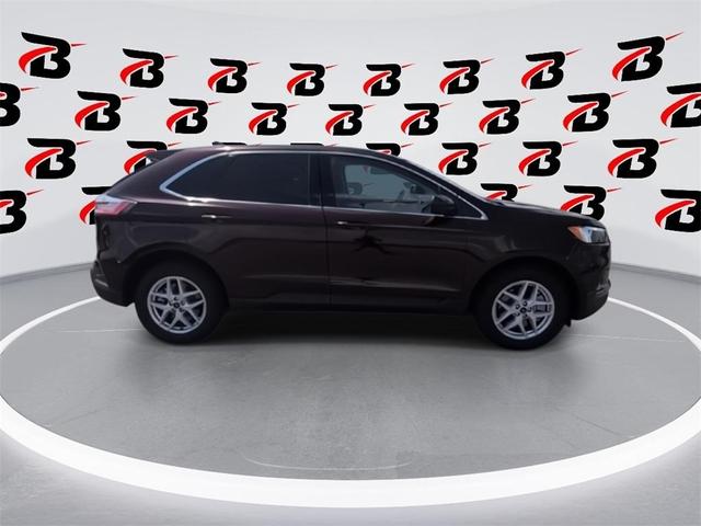 Photo of 2024 Burgundy Velvet Metallic Tinted Clearcoat Ford Edge