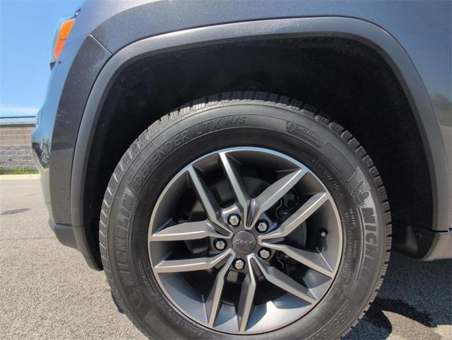 Photo of 2020 Granite Crystal Clearcoat Metallic Jeep Grand Cherokee
