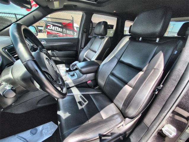 Photo of 2020 Granite Crystal Clearcoat Metallic Jeep Grand Cherokee