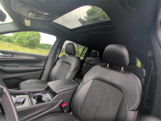 Photo of 2025 Silver Zynith Jeep Grand Cherokee L
