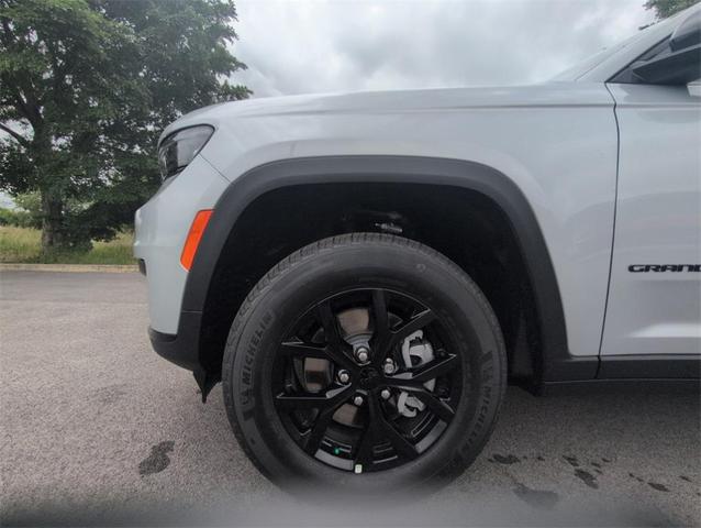 Photo of 2025 Silver Zynith Jeep Grand Cherokee L