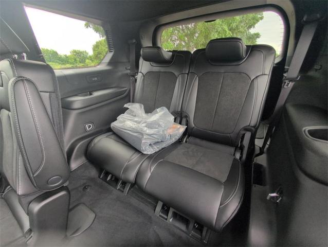 Photo of 2025 Silver Zynith Jeep Grand Cherokee L