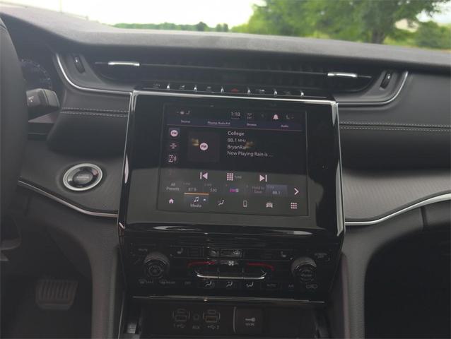 Photo of 2025 Silver Zynith Jeep Grand Cherokee L