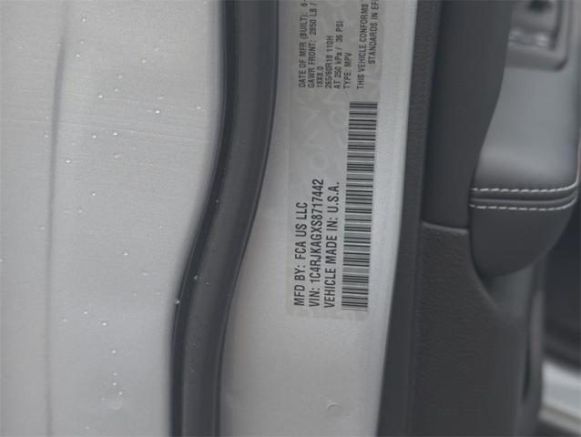 Photo of 2025 Silver Zynith Jeep Grand Cherokee L