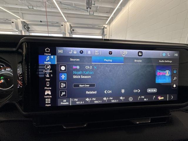 Photo of 2025 Granite Crystal Clearcoat Metallic Jeep Wrangler