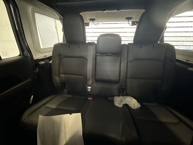 Photo of 2025 Granite Crystal Clearcoat Metallic Jeep Wrangler