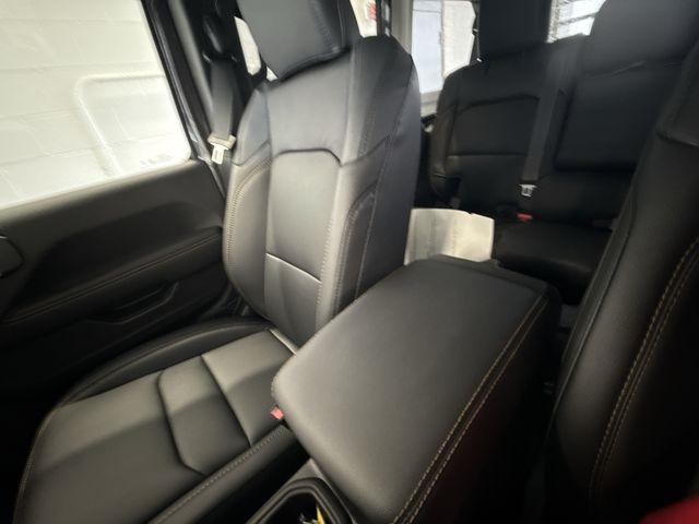 Photo of 2025 Granite Crystal Clearcoat Metallic Jeep Wrangler