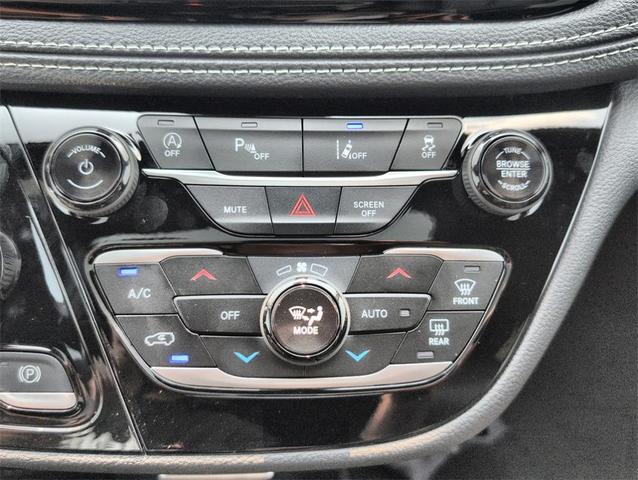 Photo of 2025 Ceramic Gray Clearcoat Chrysler Pacifica