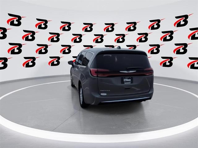 Photo of 2025 Ceramic Gray Clearcoat Chrysler Pacifica