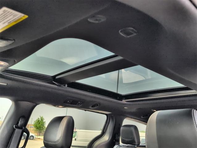 Photo of 2025 Ceramic Gray Clearcoat Chrysler Pacifica