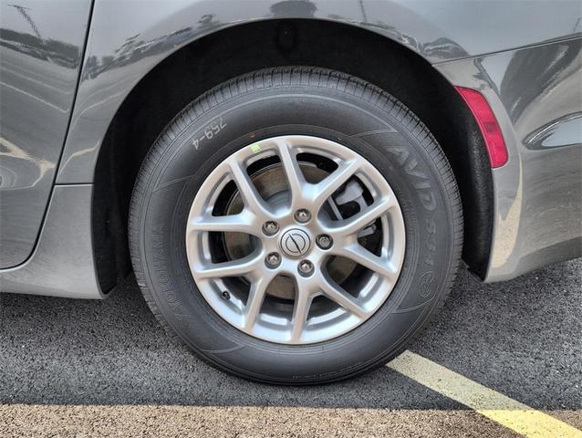 Photo of 2025 Ceramic Gray Clearcoat Chrysler Pacifica
