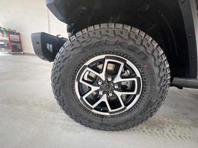 Photo of 2025 Black Clearcoat Jeep Gladiator