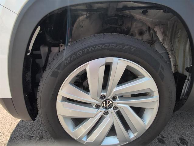 Photo of 2020 Pure White Volkswagen Atlas Cross Sport
