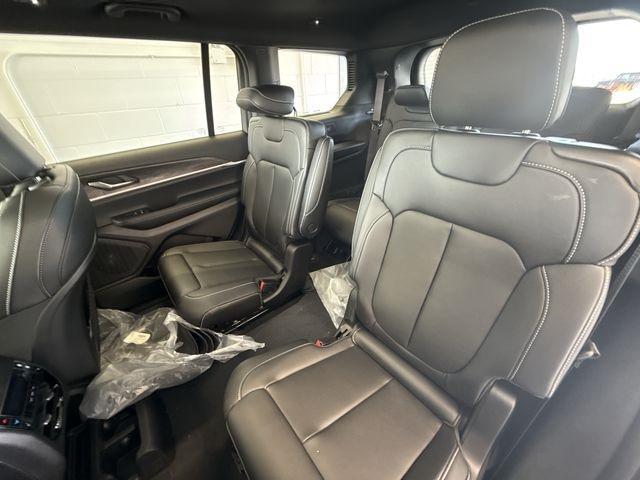 Photo of 2025 Silver Zynith Jeep Grand Cherokee L