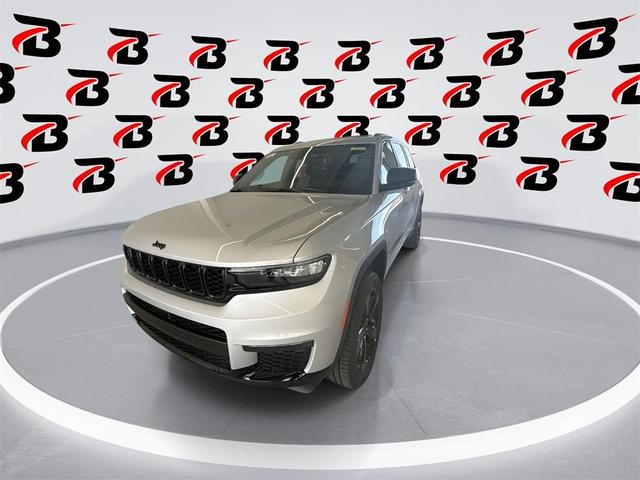 Photo of 2025 Silver Zynith Jeep Grand Cherokee L