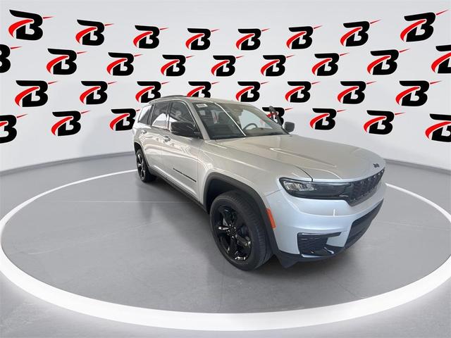 Photo of 2025 Silver Zynith Jeep Grand Cherokee L