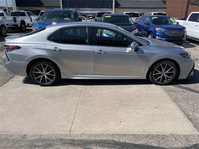 Photo of 2023 Silver Toyota Camry