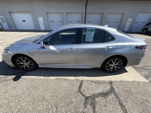 Photo of 2023 Silver Toyota Camry