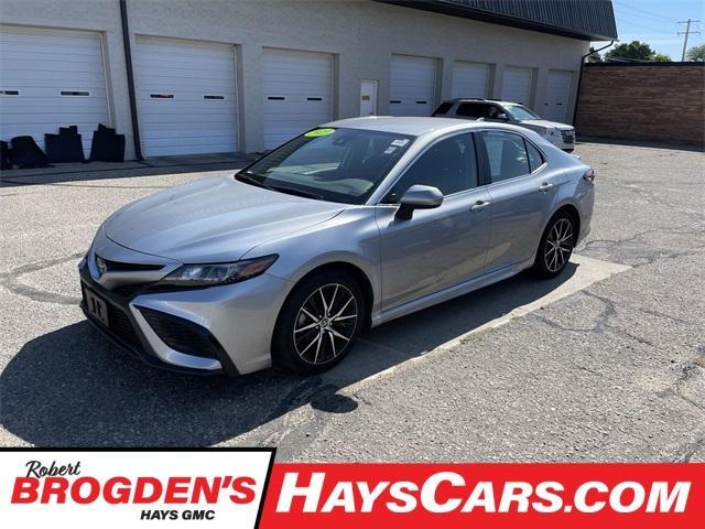 Photo of 2023 Silver Toyota Camry