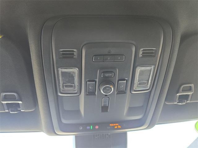 Photo of 2023 Summit White GMC Yukon