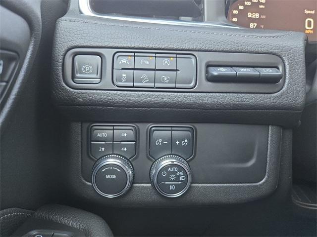Photo of 2023 Summit White GMC Yukon