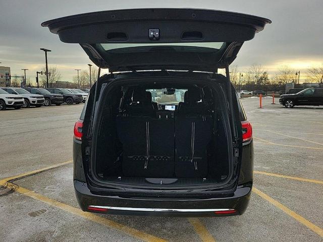 Photo of 2025 Diamond Black Chrysler Pacifica Hybrid
