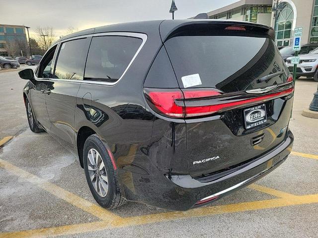 Photo of 2025 Diamond Black Chrysler Pacifica Hybrid