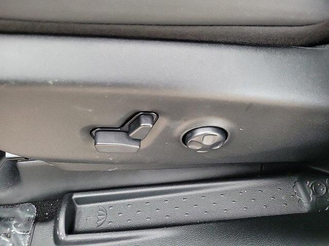 Photo of 2025 Diamond Black Chrysler Pacifica Hybrid