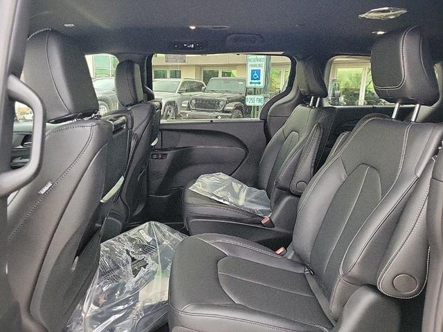 Photo of 2025 Diamond Black Chrysler Pacifica Hybrid