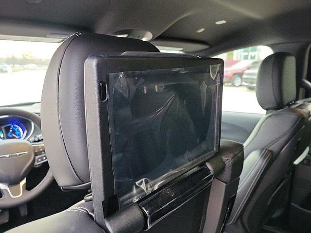 Photo of 2025 Diamond Black Chrysler Pacifica Hybrid