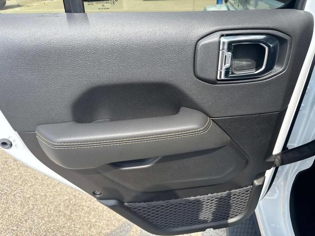 Photo of 2025 Bright White Jeep Wrangler