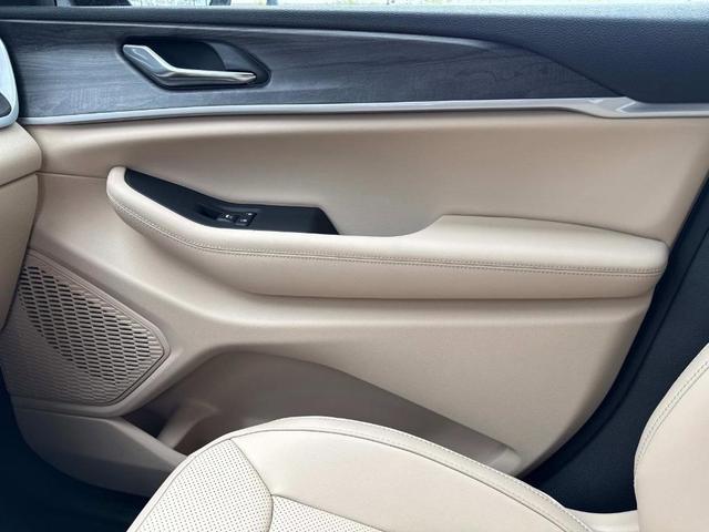 Photo of 2025 Baltic Gray Jeep Grand Cherokee