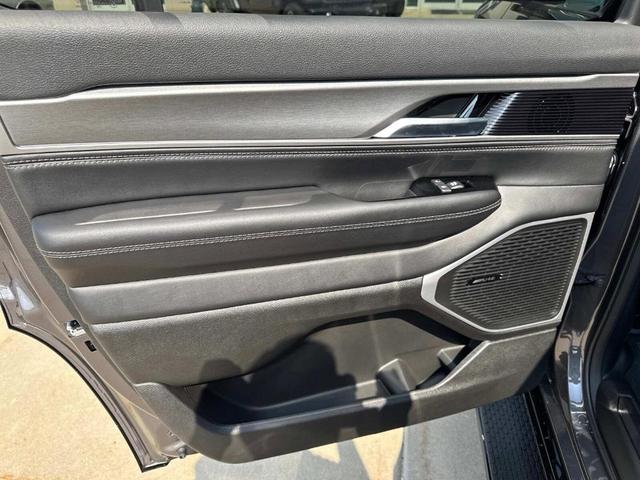 Photo of 2025 Baltic Gray Jeep Wagoneer
