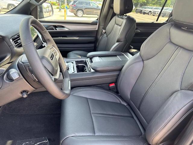 Photo of 2025 Baltic Gray Jeep Wagoneer
