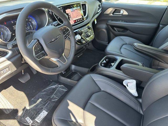 Photo of 2026 Bright White Chrysler Pacifica