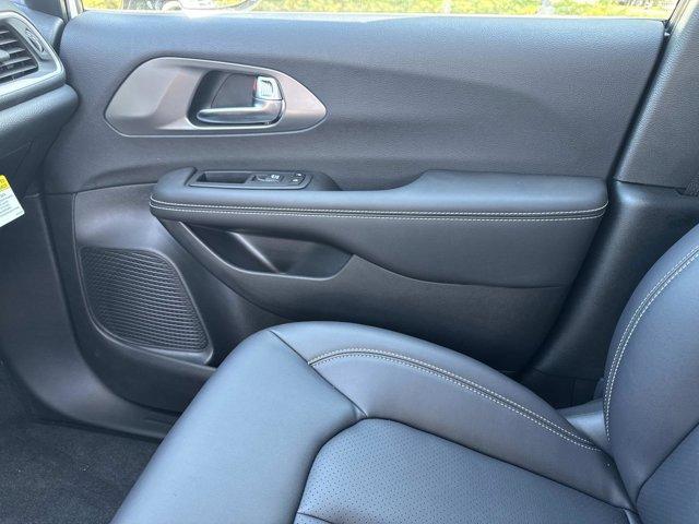 Photo of 2026 Bright White Chrysler Pacifica