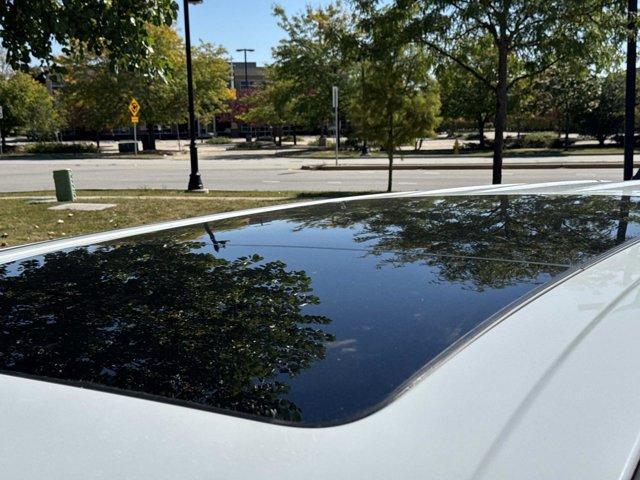 Photo of 2026 Bright White Chrysler Pacifica
