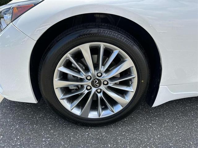 Photo of 2021 Pure White INFINITI Q50