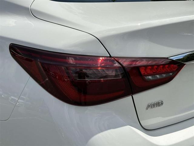 Photo of 2021 Pure White INFINITI Q50