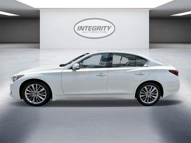 Photo of 2021 Pure White INFINITI Q50